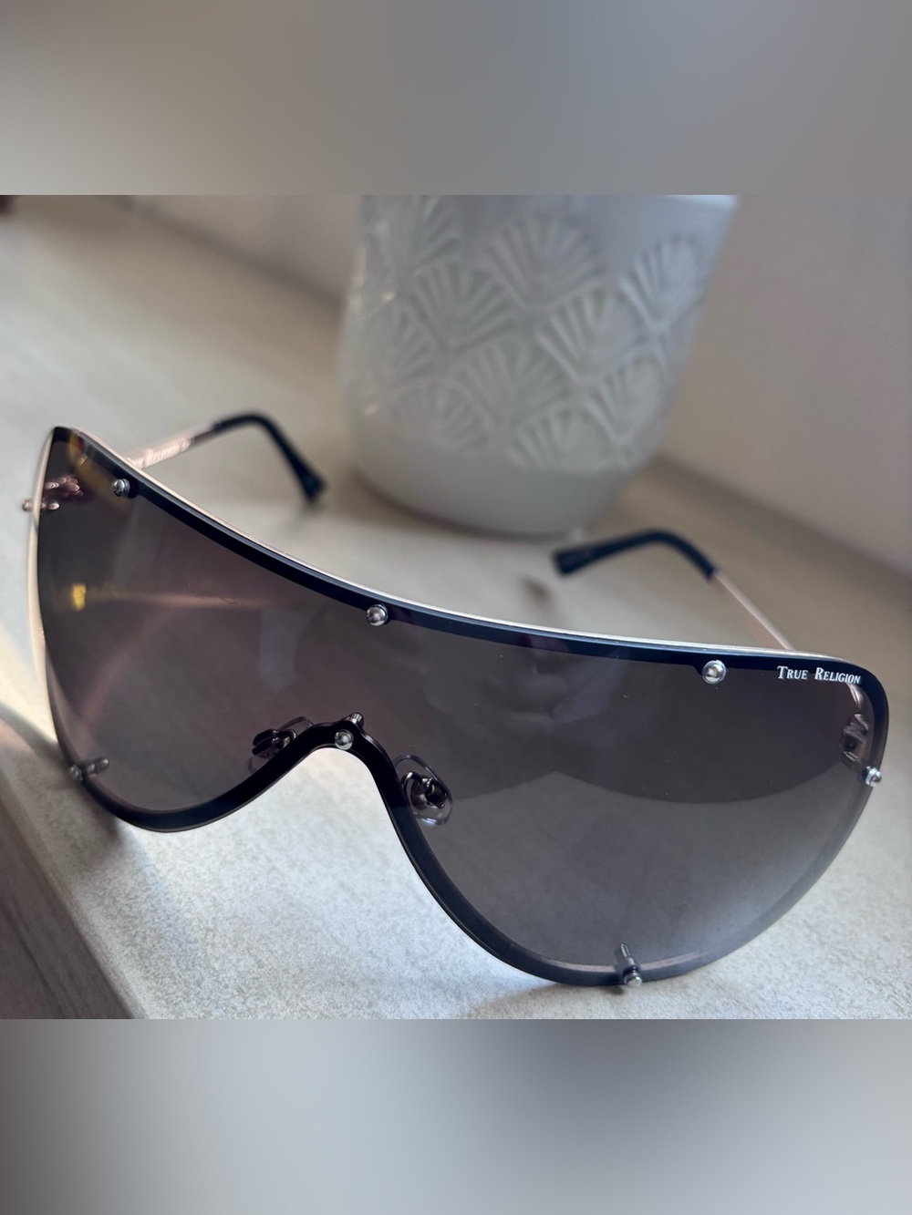 True Religion Shield Sunglasses✨
